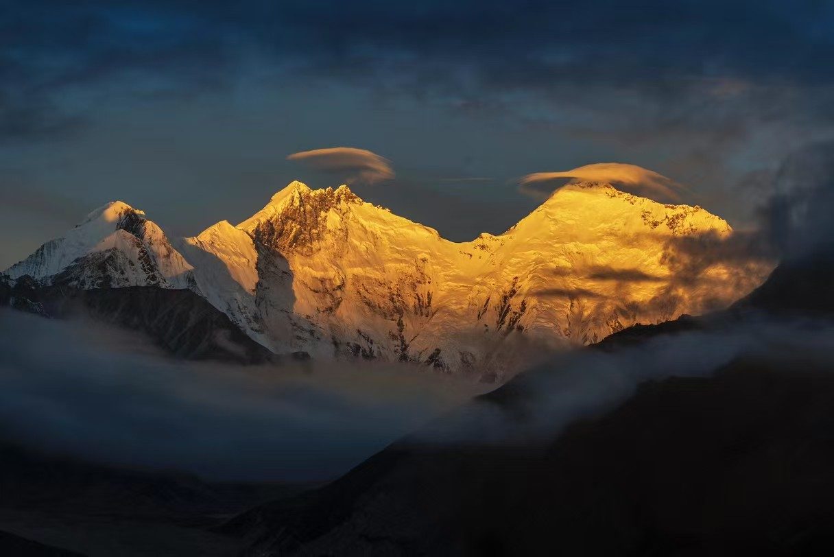 Golden light on the Everest, Lhotse and Makalu panorama