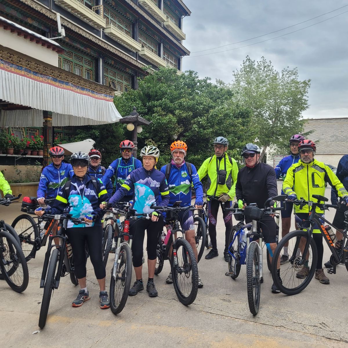 Lhasa to Kathmandu bike trek photo 2