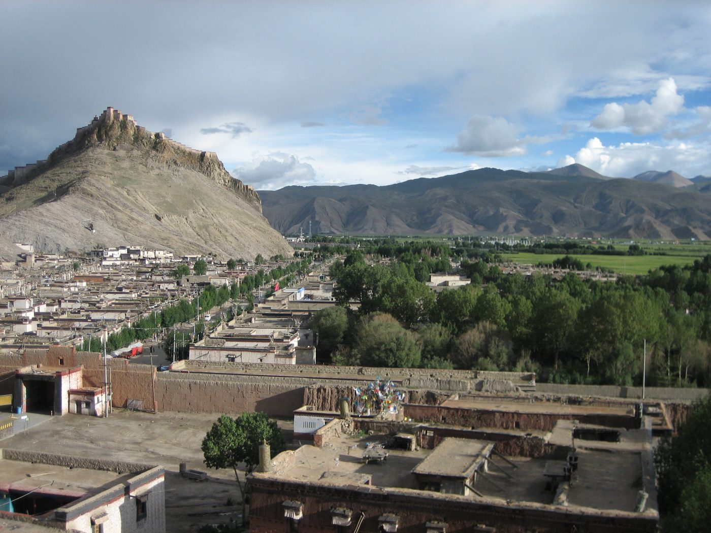 Lhasa to Kathmandu bike trek photo 6