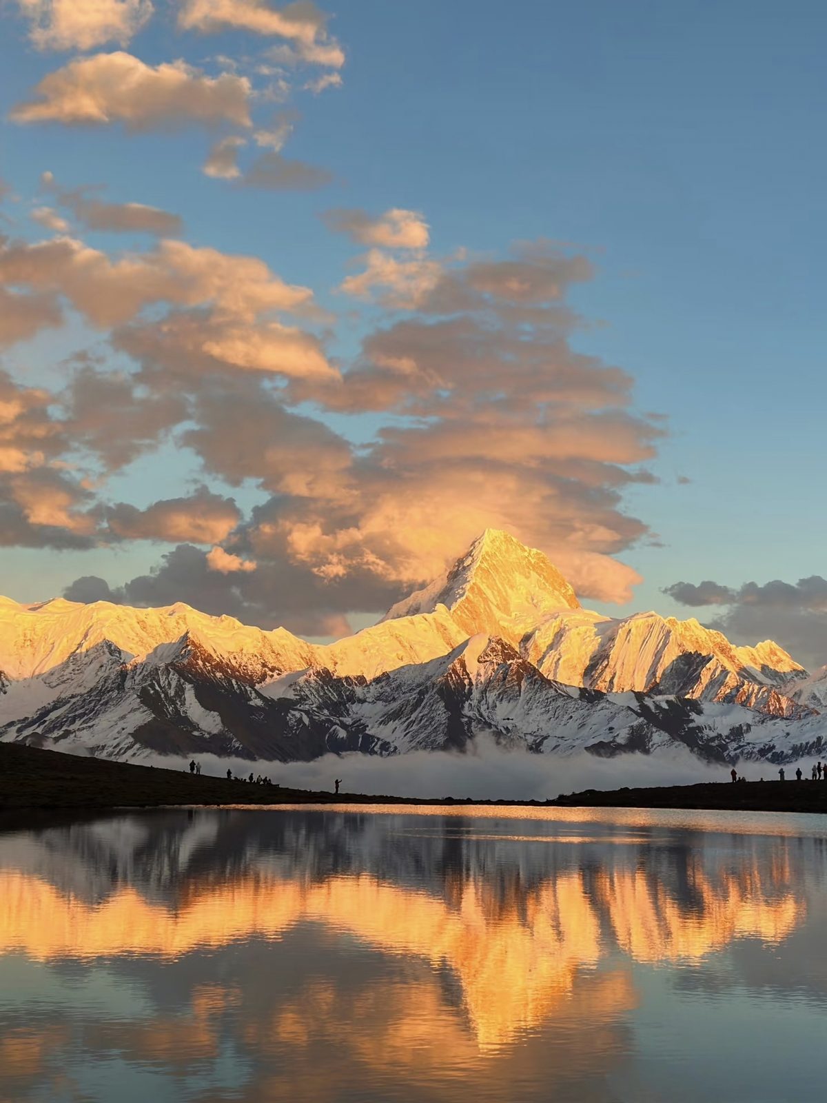 Minya Konka highlight: Quanhua Lake reflections